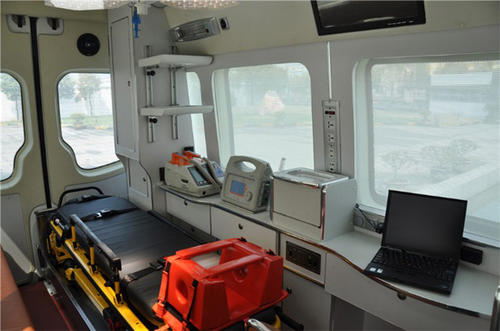 兴义市救护车内部
